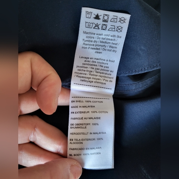 Untuck Men Dress shirt,  size medium - Picture 5 of 5